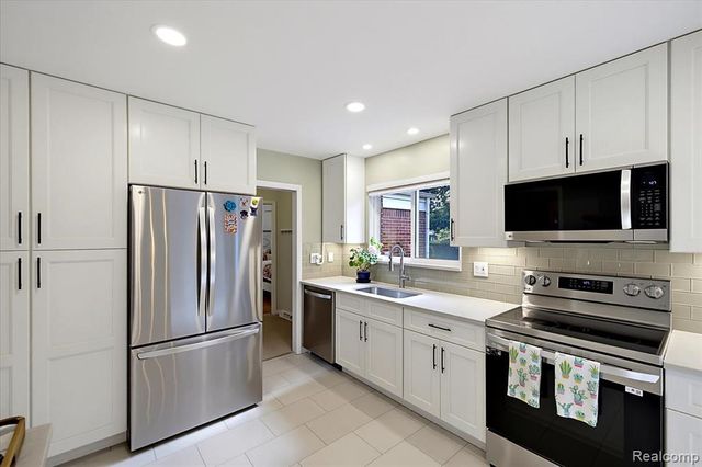 4125 Yorba Linda Boulevard, Royal Oak, MI 48073
