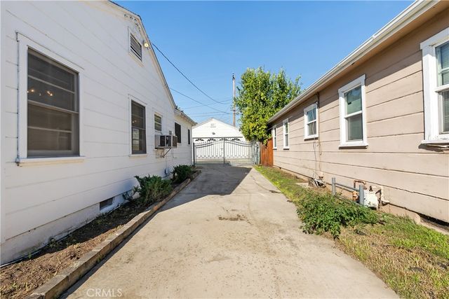 632 W I, Ontario, CA 91762