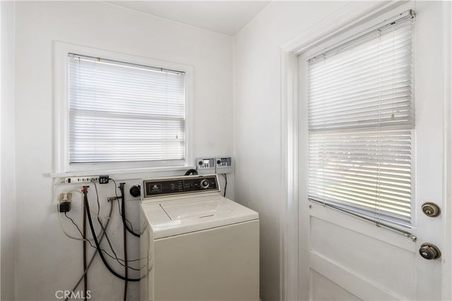 632 W I, Ontario, CA 91762