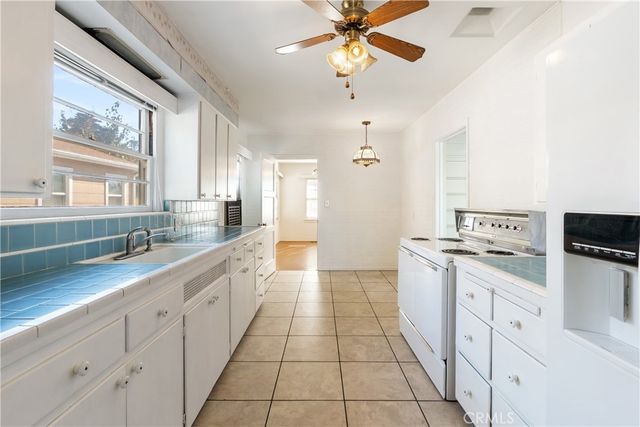 632 W I, Ontario, CA 91762