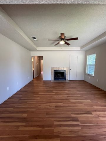 800 Woodland Court, Kennedale, TX 76060