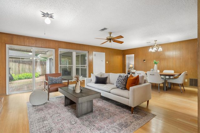 2909 Hillcrest Drive, Irving, TX 75062