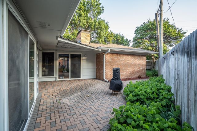 2909 Hillcrest Drive, Irving, TX 75062