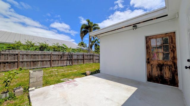 407 NW 7th A, Boynton Beach, FL 33426