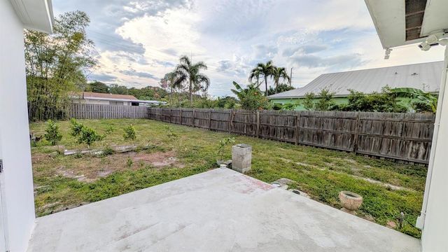 407 NW 7th A, Boynton Beach, FL 33426