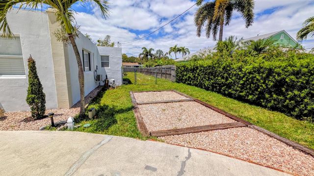 407 NW 7th A, Boynton Beach, FL 33426
