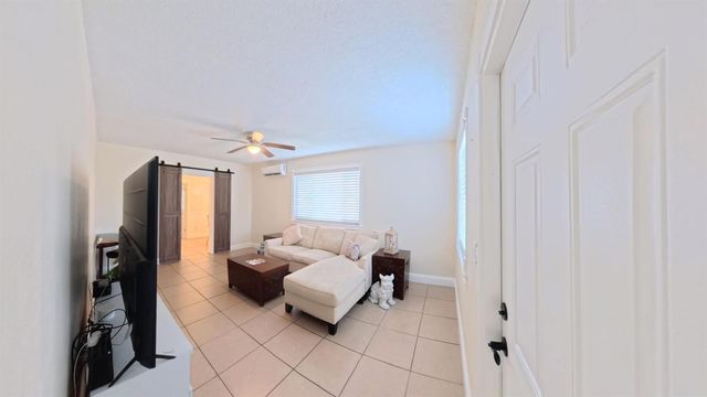 407 NW 7th A, Boynton Beach, FL 33426