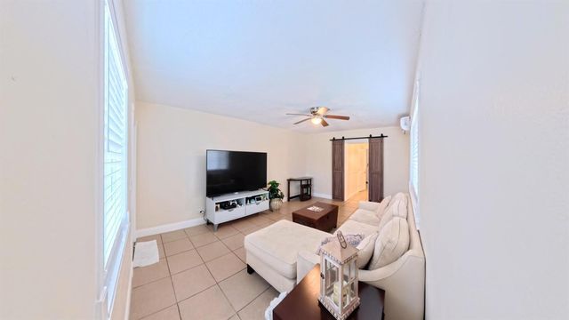 407 NW 7th A, Boynton Beach, FL 33426
