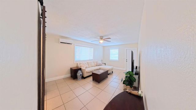 407 NW 7th A, Boynton Beach, FL 33426