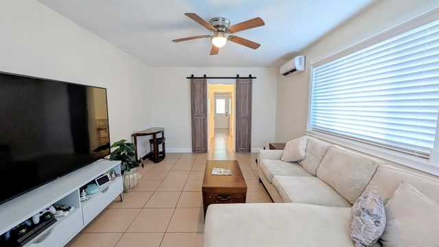 407 NW 7th A, Boynton Beach, FL 33426