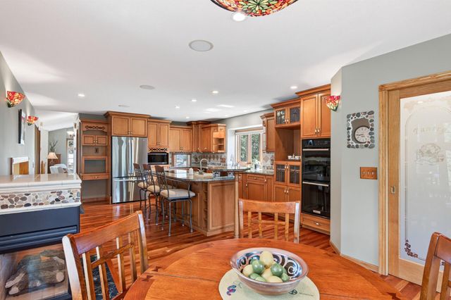 1505 Blackhawk Ridge Way, Eagan, MN 55122