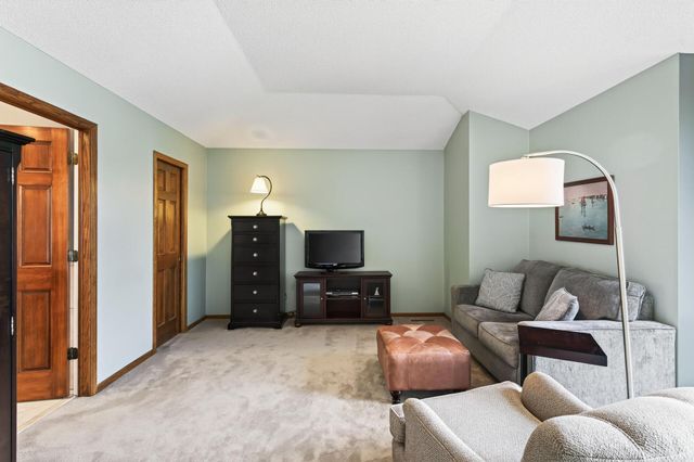 1505 Blackhawk Ridge Way, Eagan, MN 55122