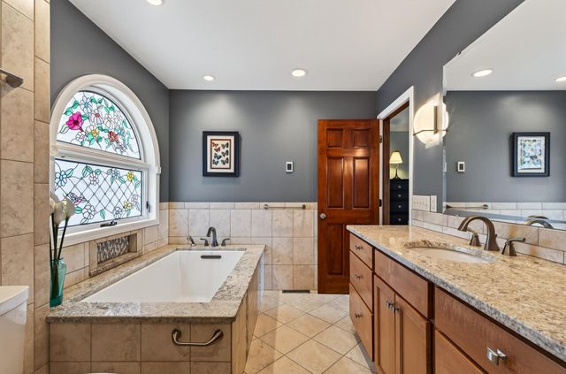 1505 Blackhawk Ridge Way, Eagan, MN 55122