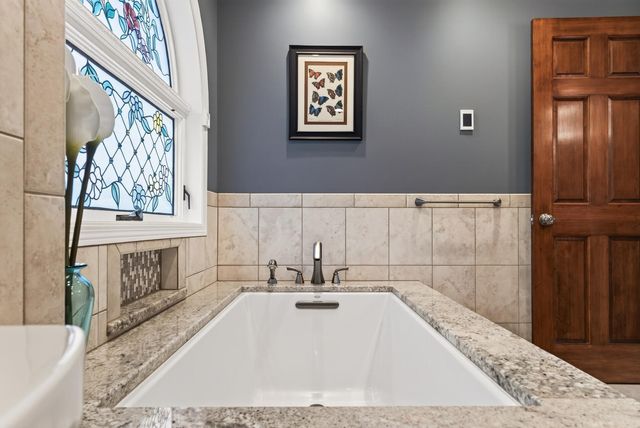 1505 Blackhawk Ridge Way, Eagan, MN 55122