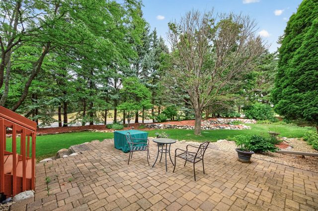 1505 Blackhawk Ridge Way, Eagan, MN 55122