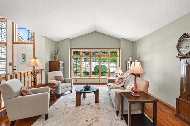 1505 Blackhawk Ridge Way, Eagan, MN 55122