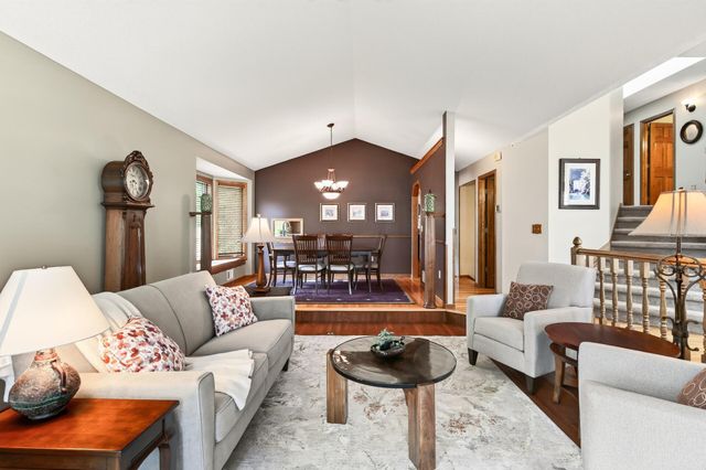 1505 Blackhawk Ridge Way, Eagan, MN 55122