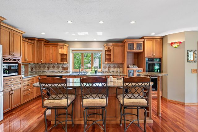 1505 Blackhawk Ridge Way, Eagan, MN 55122
