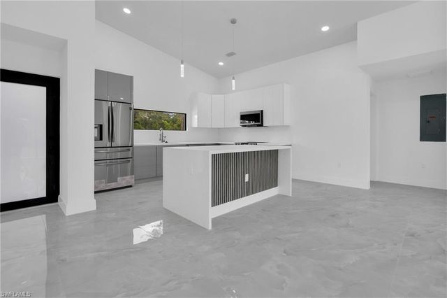 1006 Macy ST E, Lehigh Acres, FL 33974