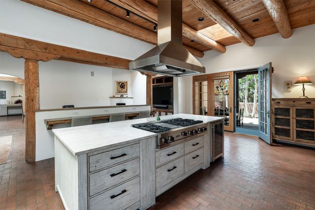 1050 Sierra Del Norte, Santa Fe, NM 87501
