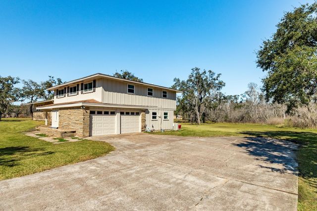504 W Highway 332 W, Lake Jackson, TX 77566