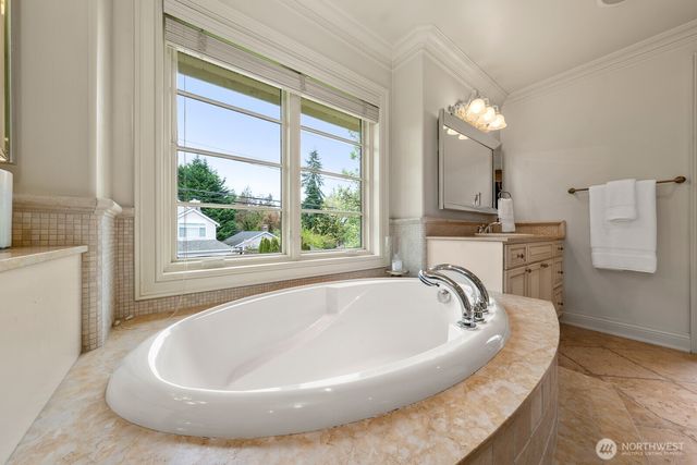 3424 97th Avenue SE, Mercer Island, WA 98040