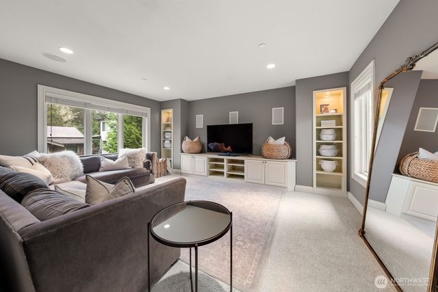 3424 97th Avenue SE, Mercer Island, WA 98040