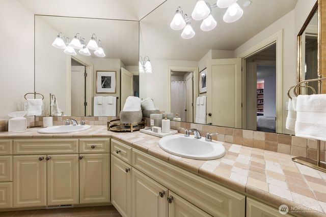 3424 97th Avenue SE, Mercer Island, WA 98040