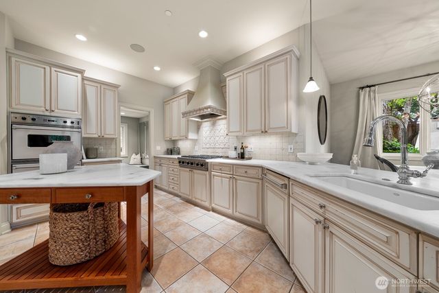 3424 97th Avenue SE, Mercer Island, WA 98040