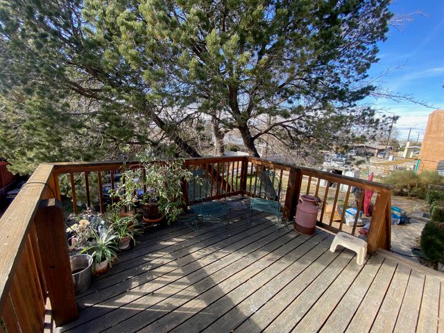 1921 Chelwood Park Boulevard NE, Albuquerque, NM 87112