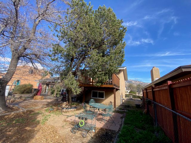 1921 Chelwood Park Boulevard NE, Albuquerque, NM 87112