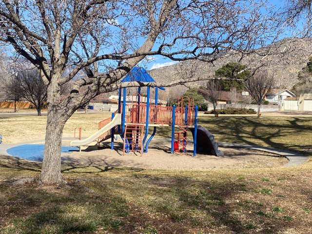 1921 Chelwood Park Boulevard NE, Albuquerque, NM 87112