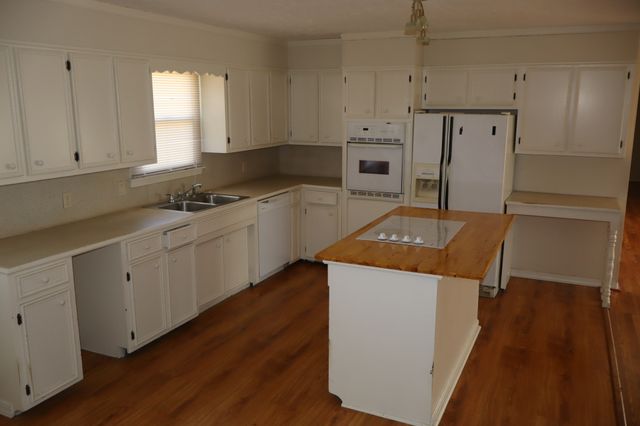 905 Mill Rd, Lebanon, TN 37090