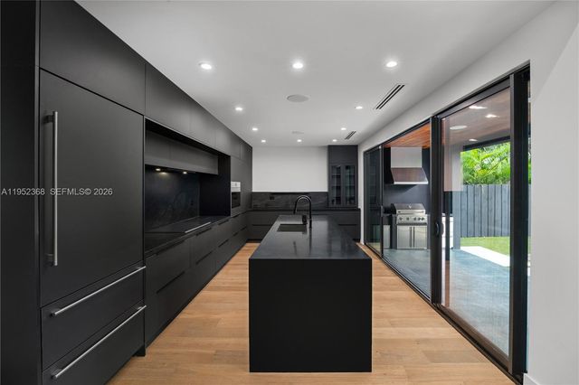 30 NE 50th St, Miami, FL 33137