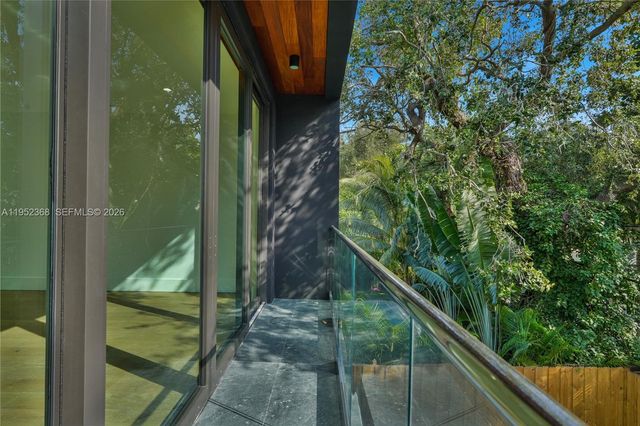 30 NE 50th St, Miami, FL 33137