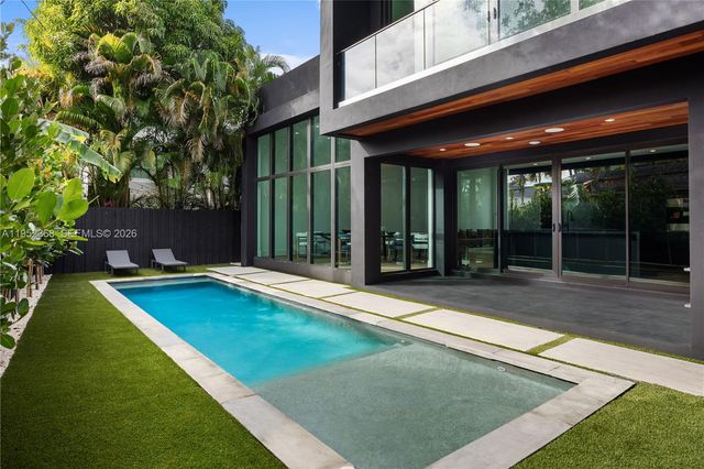 30 NE 50th St, Miami, FL 33137