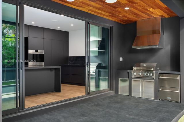 30 NE 50th St, Miami, FL 33137