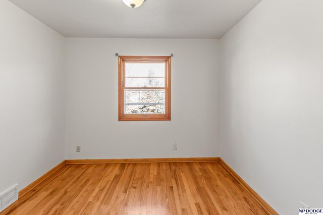 8214 Gold Street, Omaha, NE 68124