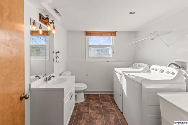 8214 Gold Street, Omaha, NE 68124