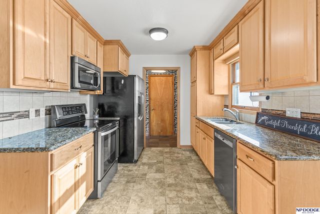 8214 Gold Street, Omaha, NE 68124