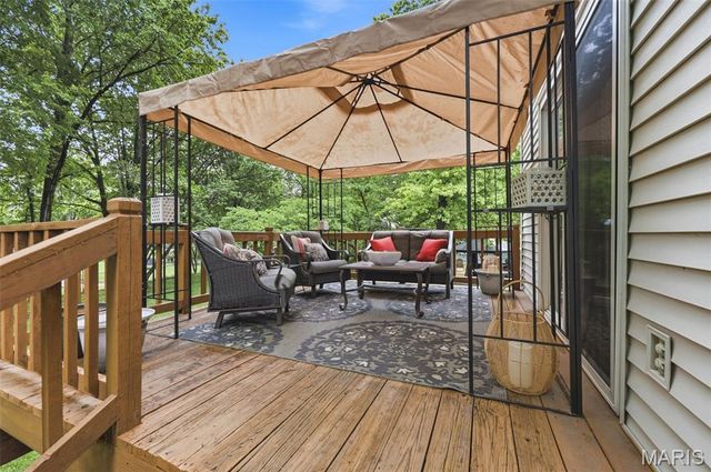1521 Ticonderoga Drive, St Peters, MO 63376