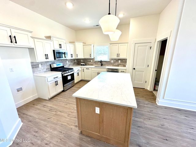 3621 Hatton Drive, Nesbit, MS 38651