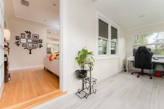 1085 16TH AVENUE N, St Petersburg, FL 33704