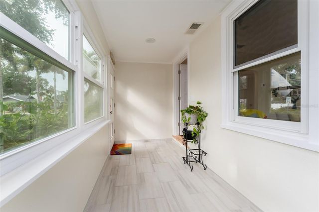 1085 16TH AVENUE N, St Petersburg, FL 33704