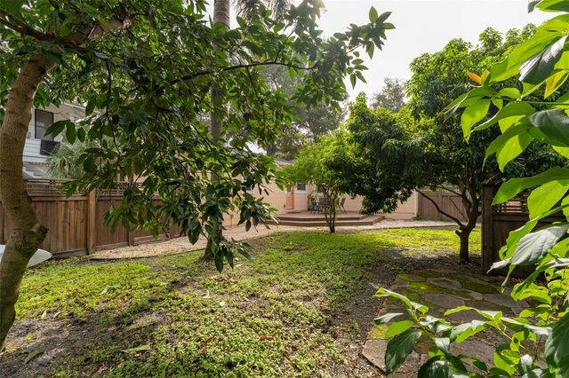 1085 16TH AVENUE N, St Petersburg, FL 33704