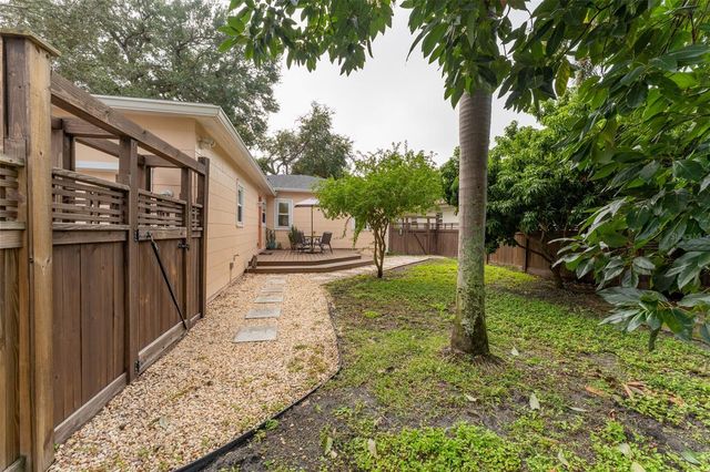 1085 16TH AVENUE N, St Petersburg, FL 33704