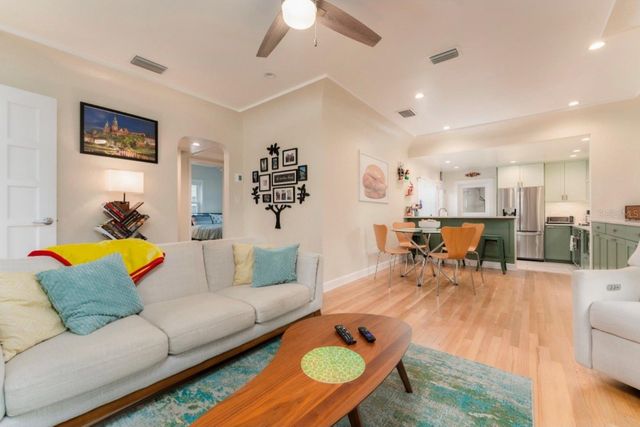 1085 16TH AVENUE N, St Petersburg, FL 33704