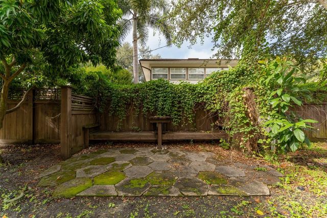 1085 16TH AVENUE N, St Petersburg, FL 33704