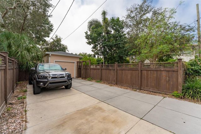 1085 16TH AVENUE N, St Petersburg, FL 33704