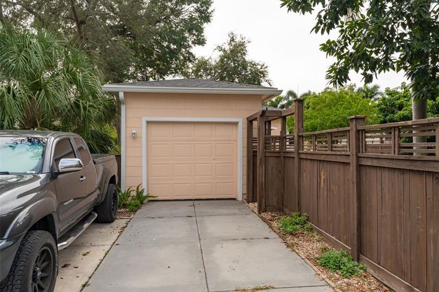 1085 16TH AVENUE N, St Petersburg, FL 33704